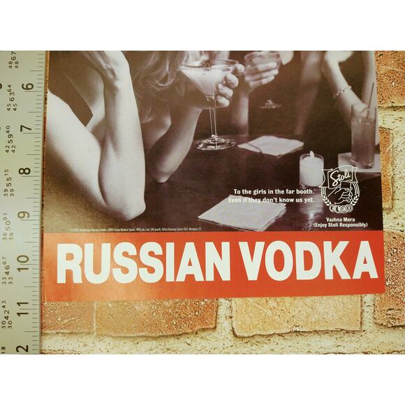 2004 Stolichnaya Print Ad Pretty Women at Tavern Table Russian Vodka Scene - Picture 6 of 6